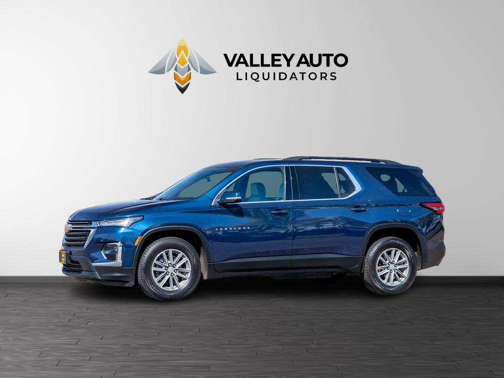 2022 Chevrolet Traverse LT Cloth in Blue — front three-quarter view